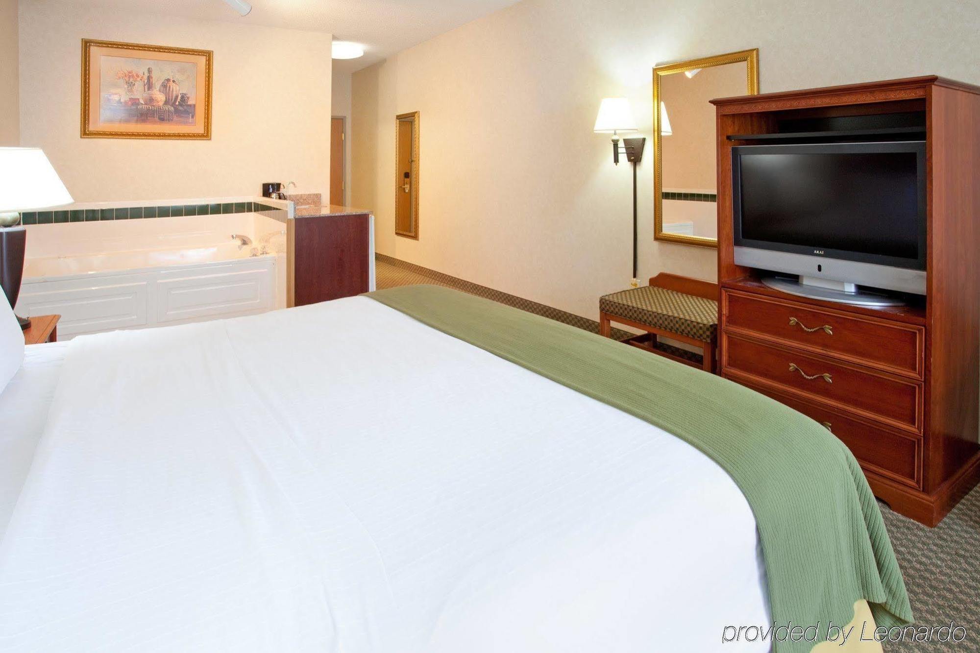 Holiday Inn Express Hotel & Suites Elkhart-South, An Ihg Hotel חדר תמונה